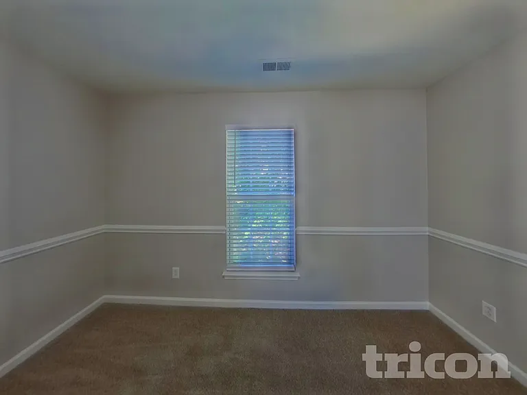 1002 Hollingdale Ct — Photo 12