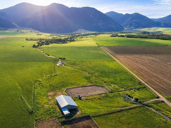 74 Hunter Rd, Montpelier, ID 83254