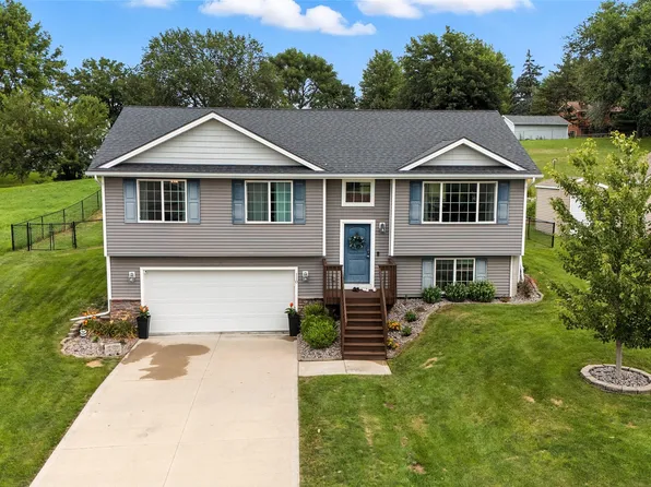 110 Rolling Vista Pl, Indianola, IA 50125