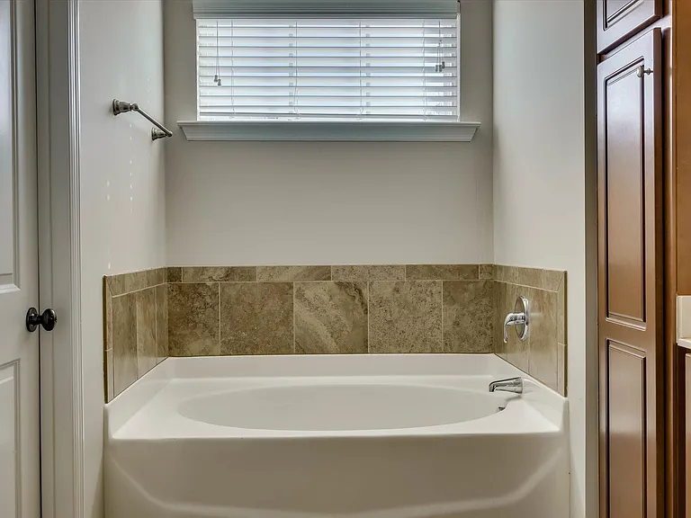 124 Radcliff Dr — Photo 31
