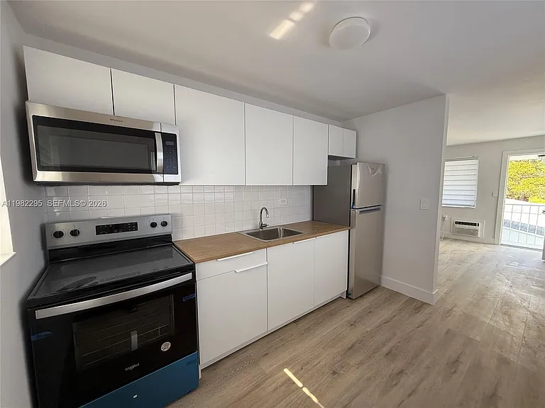 1300 NE 110th St #8 — Photo 3