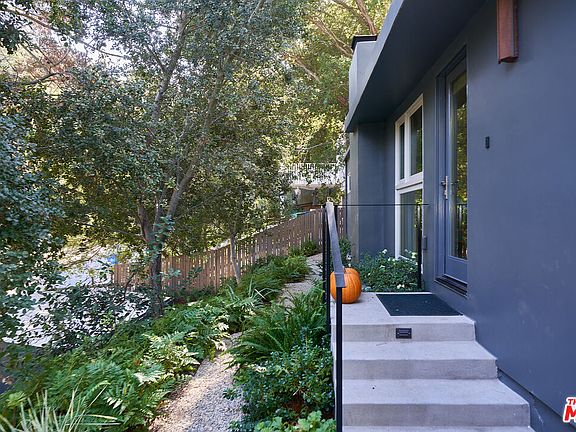 4th image of 8811 Wonderland Ave
