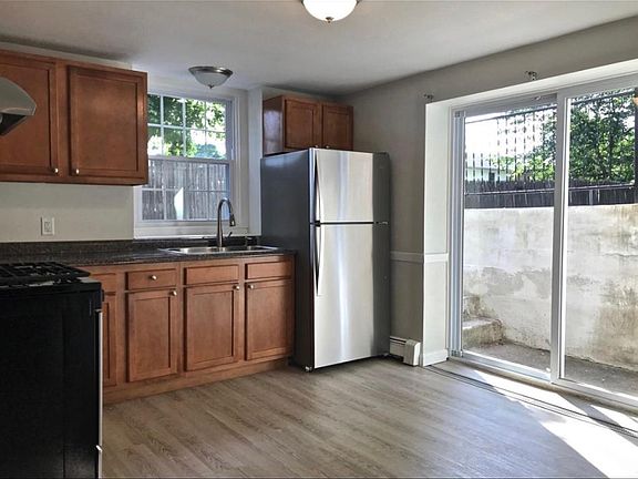 4th image of 70 Metcalf Ave #1