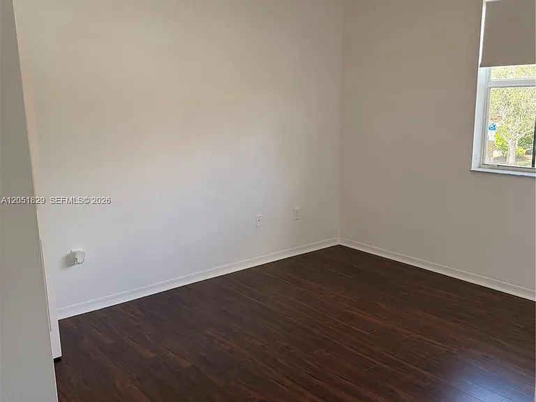 906 SW 143rd Ave — Photo 11