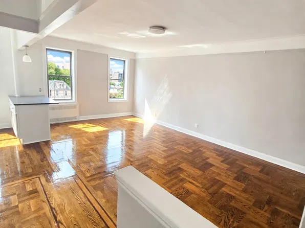 679 Ocean Parkway image 1 of 8
