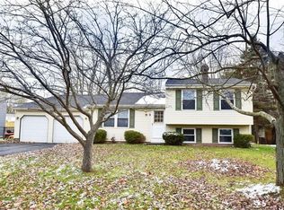 6 Province Dr, Rochester, NY 14624