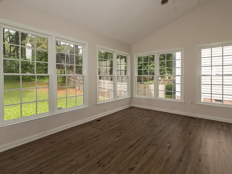 805 Penncross Dr — Photo 16