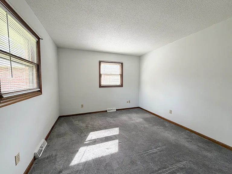 2112 Austin Dr — Photo 12