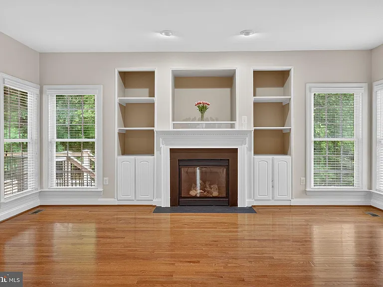 15806 Copper Beech Dr — Photo 57