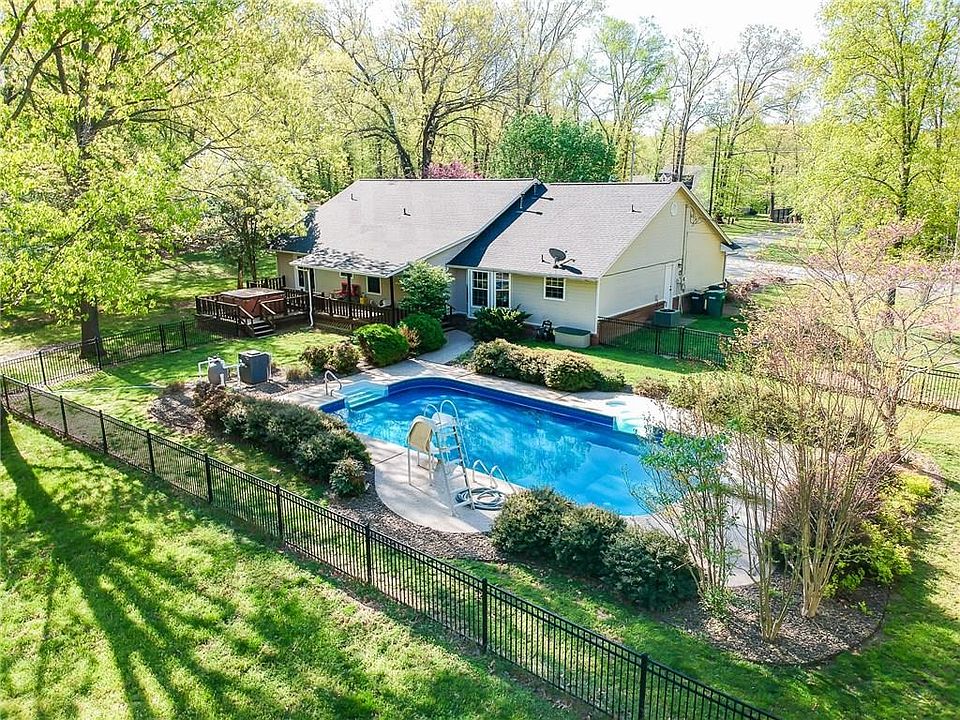 1st image of 1049 Wildflower Ln