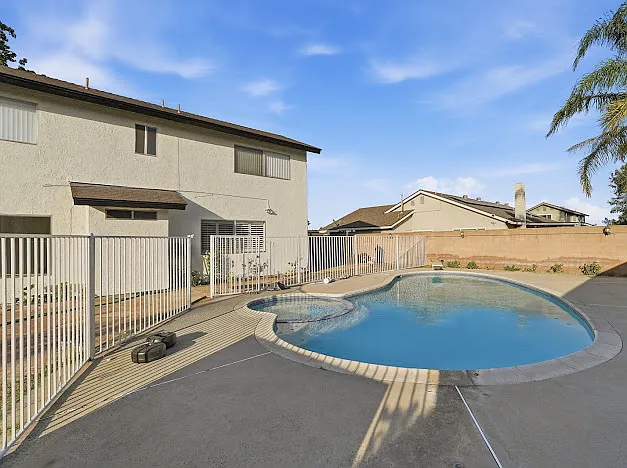 2084 N Palm Ave — Photo 13