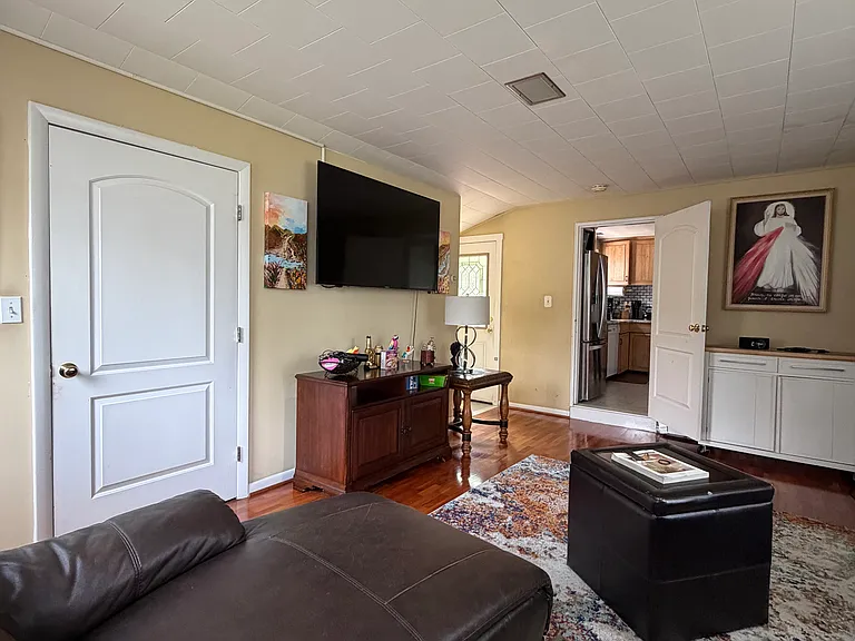 5 Louis Rd — Photo 5