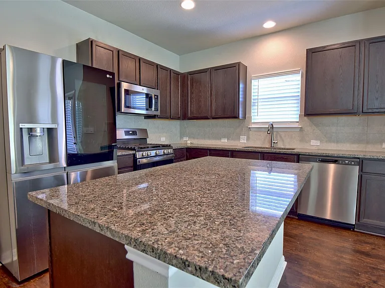 317 Clearlake Dr — Photo 10