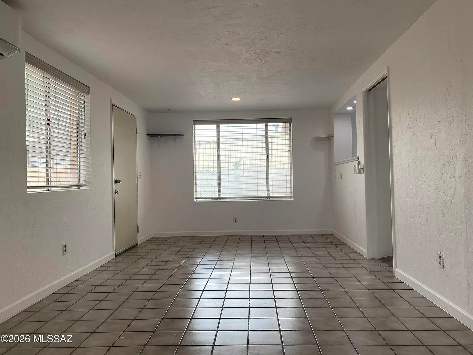 3 bed, 1.0 bath, 3159 sqft, $1,500 — Photo 3