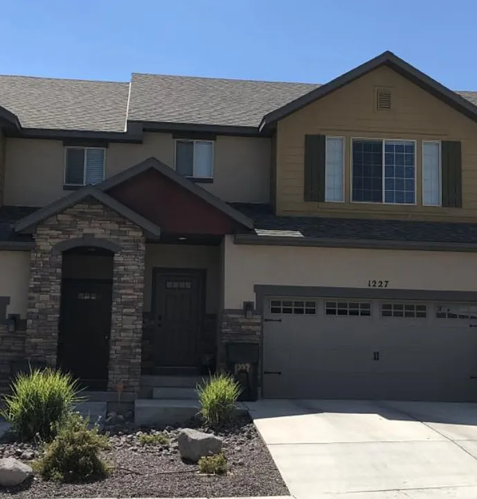 1227 N Silvercrest Dr