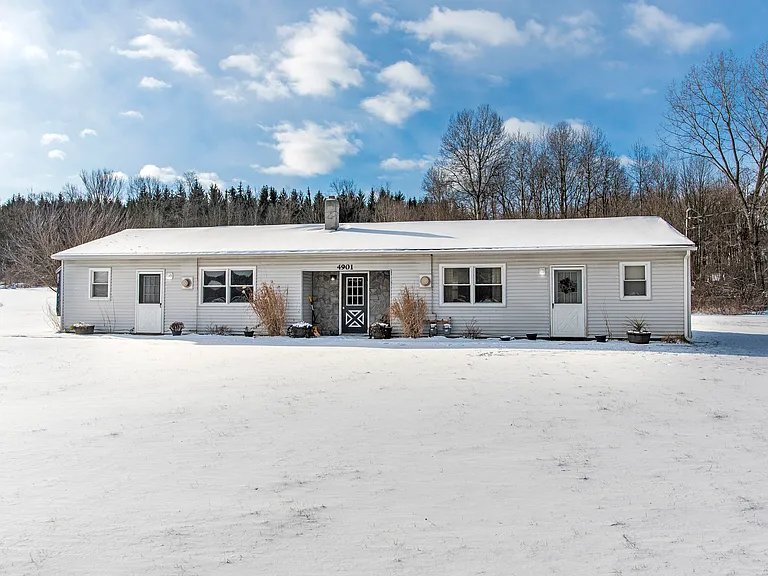 4901 Creaser Rd — Photo 1