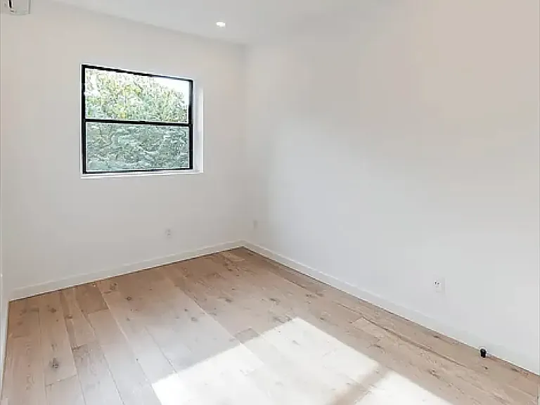559 Clinton St #3 — Photo 9