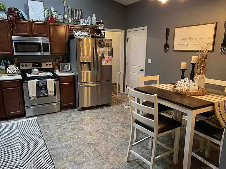 2915 Flagstone Way — Photo 3
