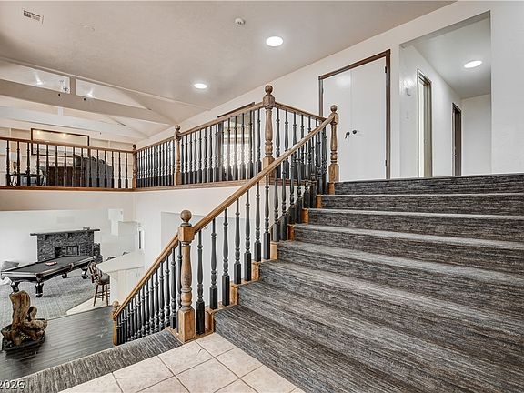 4th image of 672 Los Feliz St