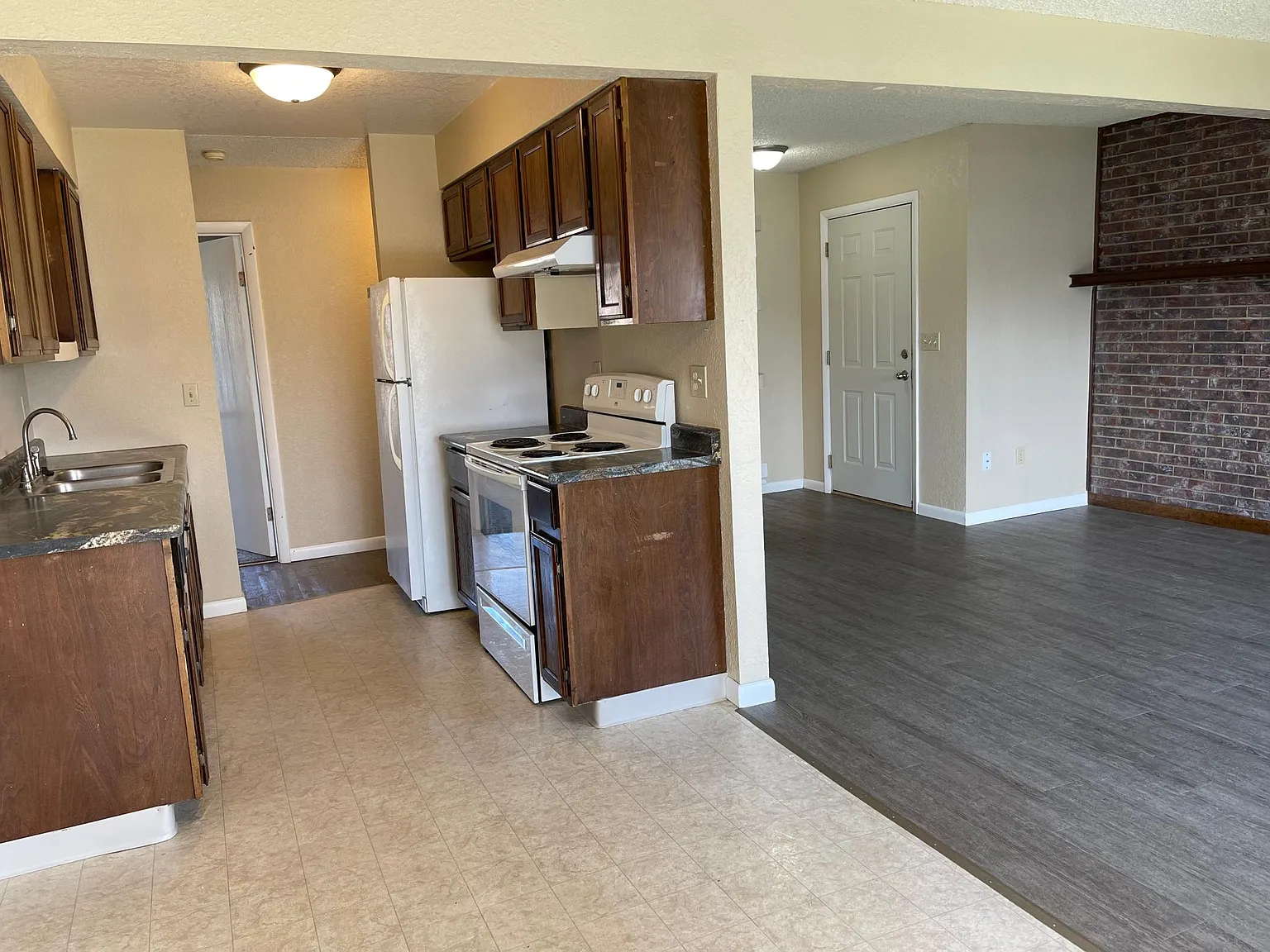 2-3401 Provence Ct — Photo 3
