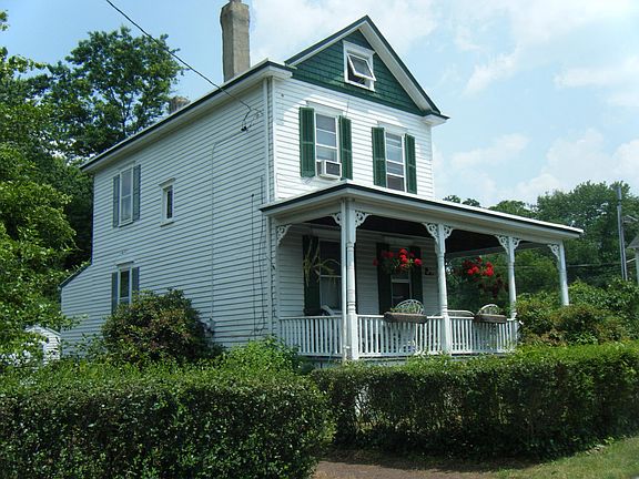 4th image of 10 Stacey Ave