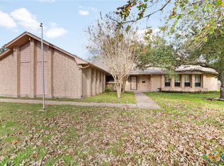 603 Suzanne St, Edna, TX 77957