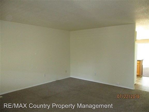 5th image of 15730 Woodland Ct SE
