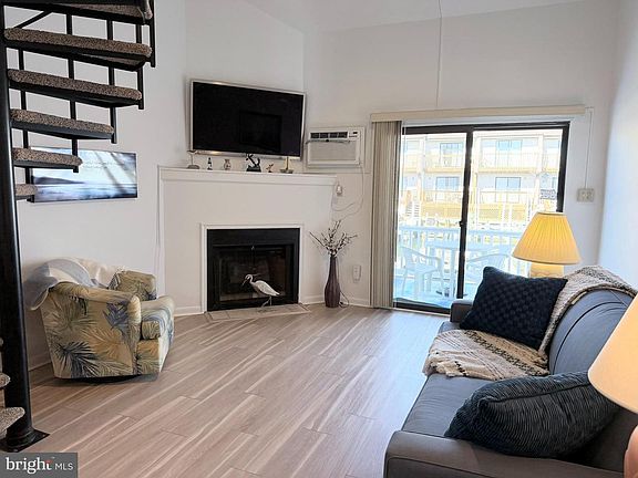 5th image of 616 Salt Spray Rd Unit 6