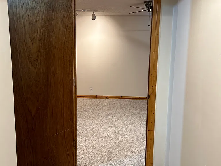 103 W Paul St — Photo 16