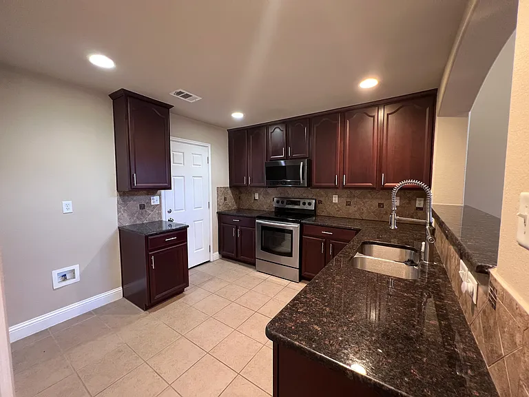 1166 Landon Ln — Photo 7
