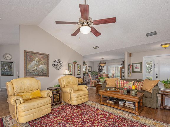3rd image of 1556 S Lyons Ct