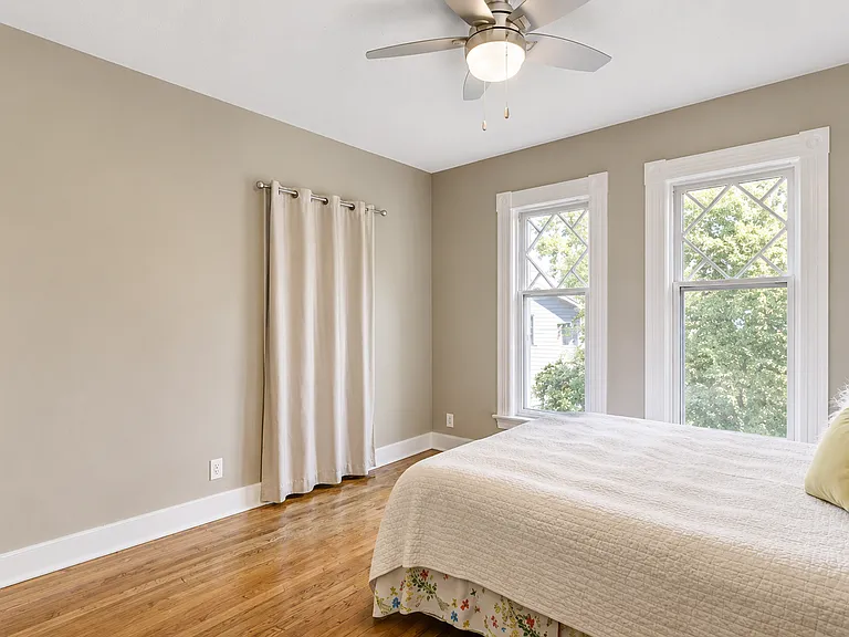 511 W Wisconsin St — Photo 20