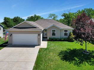 2128 NW 47th Ct, Lincoln, NE 68528
