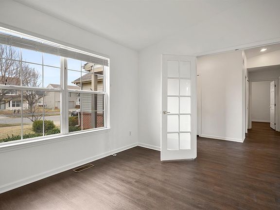 4th image of 7128 Maplelawn Dr