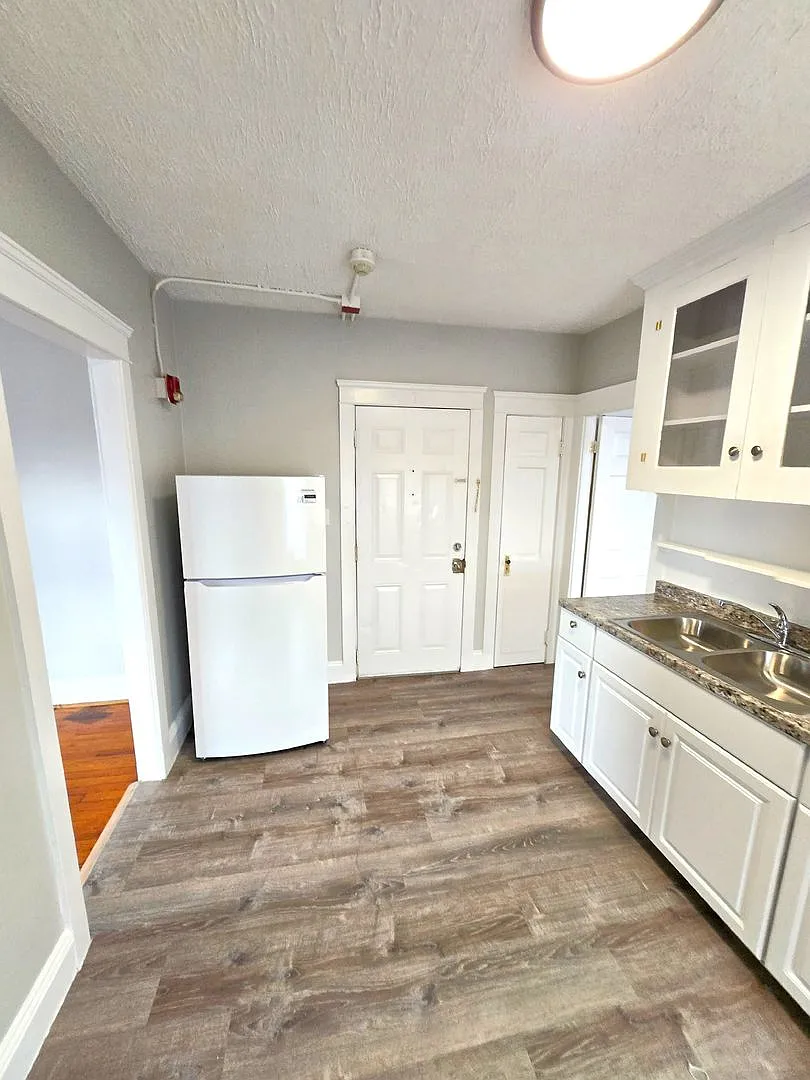 161 Montgomery Street (Previous Ownership - Js Residential) — Photo 2