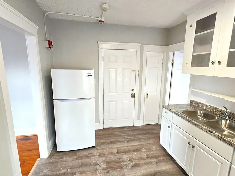 161 Montgomery Street — Photo 2