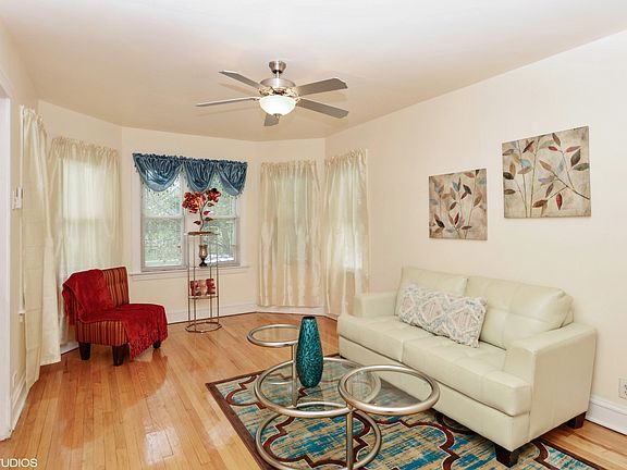 3rd image of 210 W 138th St