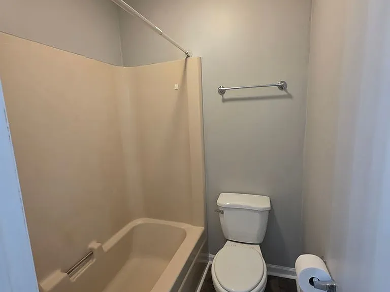 104 Twin Oaks Ct #B — Photo 10