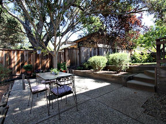3rd image of 217 Burlwood Dr