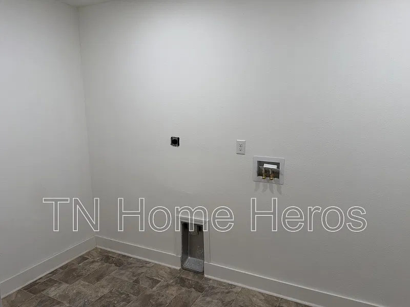 2 bed, 1.0 bath, 1100 sqft, $1,800 — Photo 4