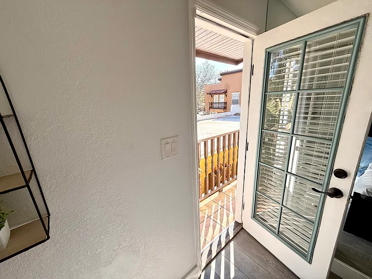 606 E Livingston St — Photo 33