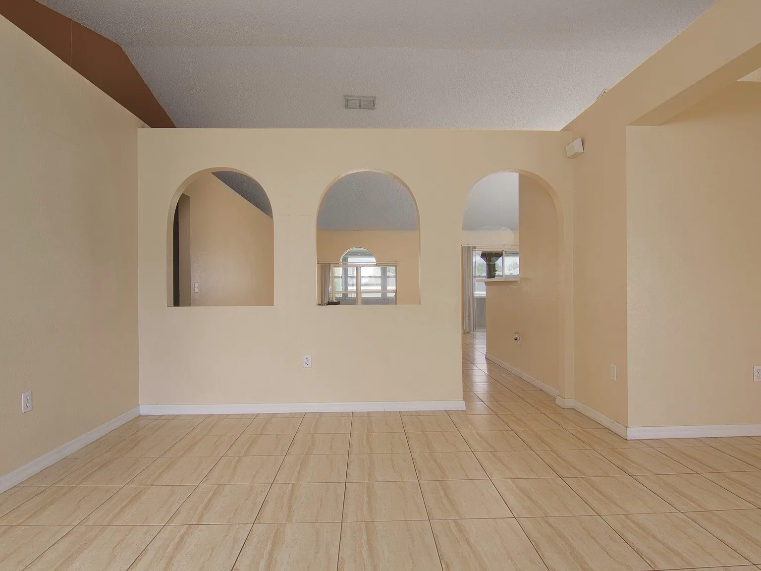 4 bed, 1774 sqft, $1,690 — Photo 3