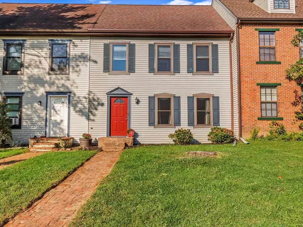 30 Carriage House Dr, Willow Street, PA 17584