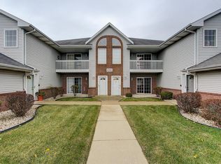 1282 Village Centre Dr UNIT 2, Kenosha, WI 53144