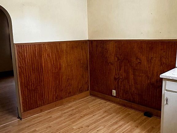 5th image of 808 W 14th St