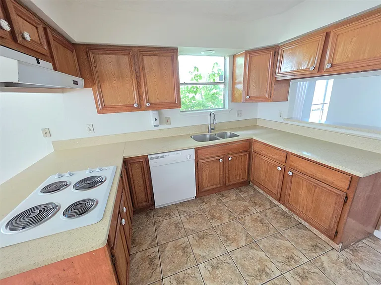 11726 Plumbrook Dr — Photo 7