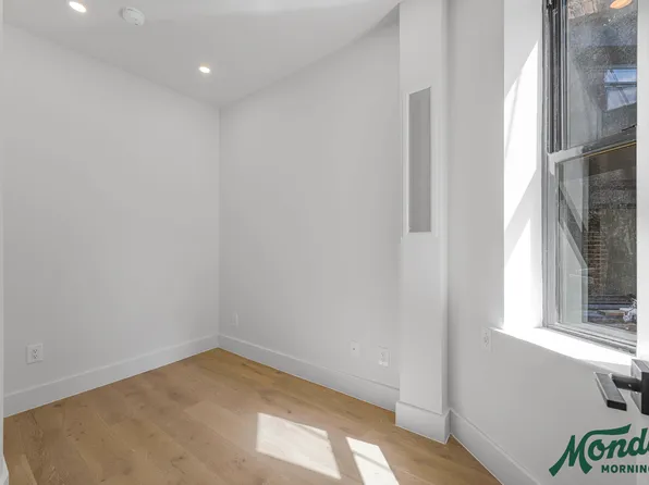 255 West 15th Street image 6 of 10