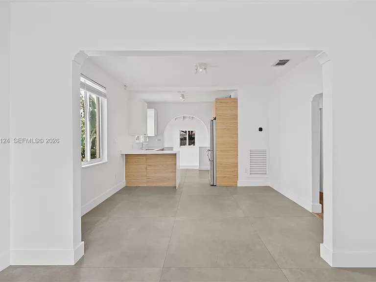 565 NW 44th St — Photo 6