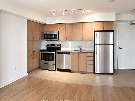 3rd image of 830 Lawrence Ave W #1120
