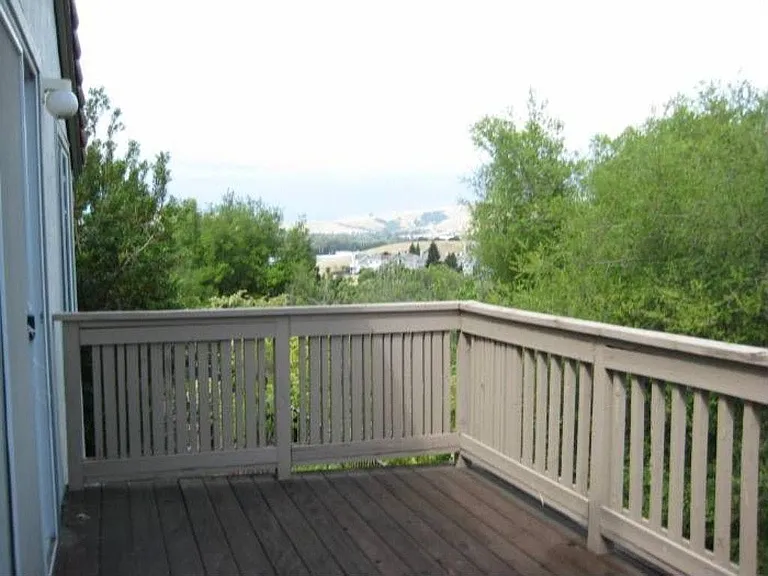 1026 Vista Pointe Cir — Photo 2